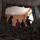 الاحتلال يهدم منزل الشهيد حسين ابو غوش في مخيم قلنديا