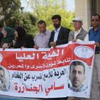 وقفة تضمامنية مع الاسرى المضربين عن الطعام امام بلدية البيرة