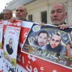 وقفة تضمامنية مع الاسرى المضربين عن الطعام امام بلدية البيرة