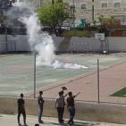 اصابات بالاختناق اثر اعتداء جنود الاحتلال على مدرسة بالخليل