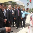 الصور: الحمد الله يضع حجر الأساس لمدرسة الشهداء في قرية بيت وزن- نابلس