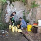 مصانع مهددة بالإغلاق.. الاحتلال يخفض ضخ المياه بنسبة 50%