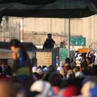 آلاف الفلسطينين يزحفون صوب القدس لأداء صلاة الجمعة الثانية في رمضان