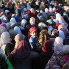 آلاف الفلسطينين يزحفون صوب القدس لأداء صلاة الجمعة الثانية في رمضان