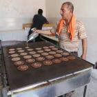 صناعة القطايبف الملونة في عين يبرود شمال شرق رام الله