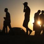 آلاف الفلسطينين يزحفون صوب القدس لأداء صلاة الجمعة الثالثة في رمضان