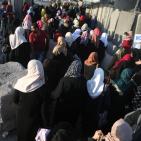 آلاف الفلسطينين يزحفون صوب القدس لأداء صلاة الجمعة الثالثة في رمضان