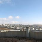 دخول المصلين  عبر حاجز قلنديا لاداء صلاة الجمعة الاخيرة في رمضان