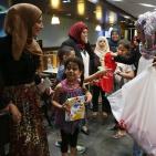 مؤسسة يد بيد تُقيم وجبة افطار لمجموعة من الأطفال