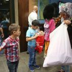 مؤسسة يد بيد تُقيم وجبة افطار لمجموعة من الأطفال