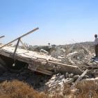 الاحتلال يهدم 10 منازل في قرية قلنديا شمال القدس