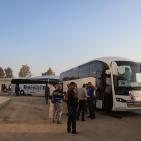 صور لمغادرة الدفعة الثالثة من الحجاج عبر معبر الكرامة