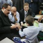 الطفل أحمد دوابشة في أول أيام الدراسة، وهو الناجي الوحيد من المحرقة التي استهدفت عائلته من قبل المستوطنين