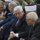 الرئيس يؤدي صلاة العيد في مسجد التشريفات ويضع إكليلا من الزهور على ضريح الشهيد عرفات