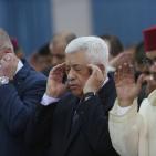 الرئيس يؤدي صلاة العيد في مسجد التشريفات ويضع إكليلا من الزهور على ضريح الشهيد عرفات