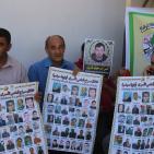 وقفة تضامنية مع الأسيرين المضربين شديد وأبو فارة بالخليل