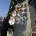 شجرة الميلاد بالعيزرية.. بصور الشهداء