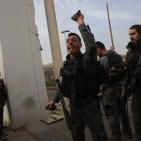 قوات الاحتلال تقمع بالرصاص والغاز مسيرة لـ