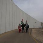 قوات الاحتلال تقمع بالرصاص والغاز مسيرة لـ