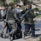 الاحتلال يحاصر قرية باب الشمس ويعتقل 6 نشطاء