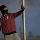 مواجهات بين الشبان وقوات الاحتلال على حاجز حوارة جنوب نابلس