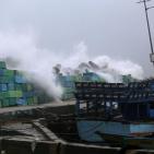 غزة: زيارة شتوية لميناء يتحدى الموج وأكثر