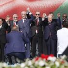 صور.. الحمد الله يشارك بمسيرة في اسطنبول ويوجه رسالة خلالها