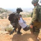 قوات الاحتلال تعتدي على المصلين في رأس كركر