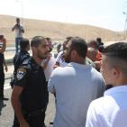 قوات الاحتلال تعتدي على المصلين والمتضامنين في الخان الأحمر