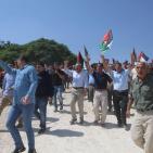 قوات الاحتلال تعتدي على المصلين والمتضامنين في الخان الأحمر