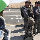 قوات الاحتلال تعتدي على المصلين والمتضامنين في الخان الأحمر