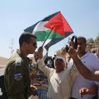 قوات الاحتلال تعتدي على المصلين والمتضامنين في الخان الأحمر