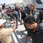 قوات الاحتلال تعتدي على المصلين والمتضامنين في الخان الأحمر