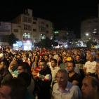 مواطنون يتابعون خطاب الرئيس محمود عباس في رام الله