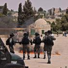 شاهد.. اصابات واعتقالات عقب اقتحام الاحتلال للمسجد الأقصى