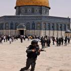 شاهد.. اصابات واعتقالات عقب اقتحام الاحتلال للمسجد الأقصى