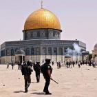 شاهد.. اصابات واعتقالات عقب اقتحام الاحتلال للمسجد الأقصى