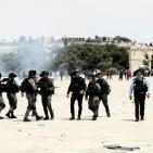 شاهد.. اصابات واعتقالات عقب اقتحام الاحتلال للمسجد الأقصى