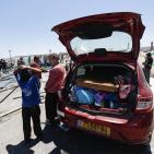 بالصور: المستوطنون يغادرون بؤرة 