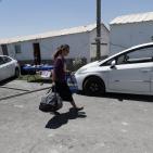 بالصور: المستوطنون يغادرون بؤرة 