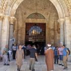 1210 مستوطنين يقتحمون الأقصى والاحتلال يحاصر المصلى القبلي