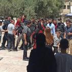 إصابات واعتقالات..  الاحتلال يعتدي على المواطنين في الأقصى