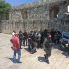 إصابات واعتقالات..  الاحتلال يعتدي على المواطنين في الأقصى