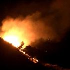 لبنان.. إخماد حريق ضخم بين بلدتي ذوق حلبا والنفيسة