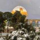 باحات المسجد الأقصى تتزين بالثوب الأبيض