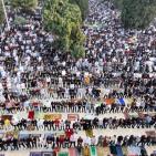 بالصور: نحو 200 ألف أدّوا صلاة عيد الفطر في المسجد الأقصى