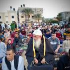 بالصور: مواطنو غزة يؤدون صلاة عيد الفطر في العراء والساحات العامة
