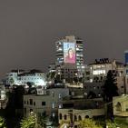 صور: إضاءة برج 