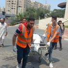 صور: ارتقاء مُسنة وإصابات بقصف الاحتلال لسيارة مدنية شمال غزة