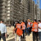 مصرع عاملين وإصابة آخرين بانهيار سقالات بناء في مستوطنة